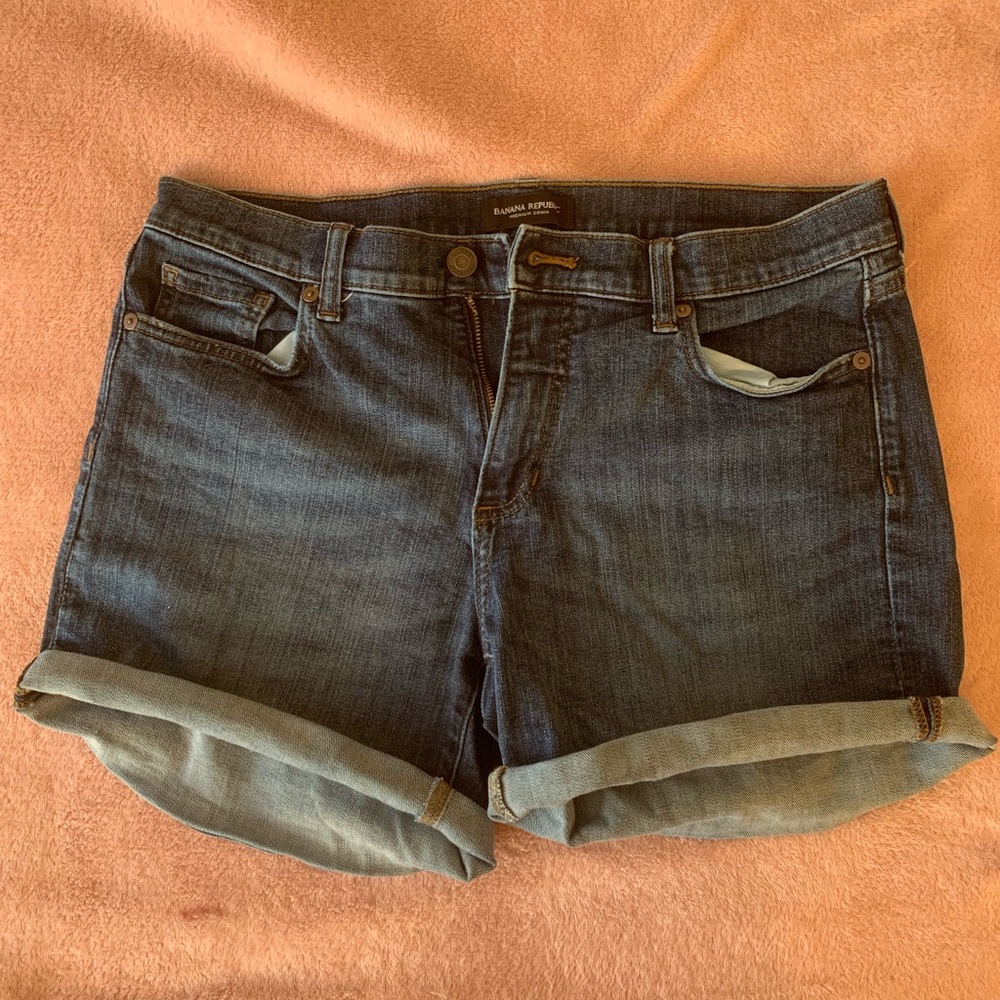 Mid rise shorts